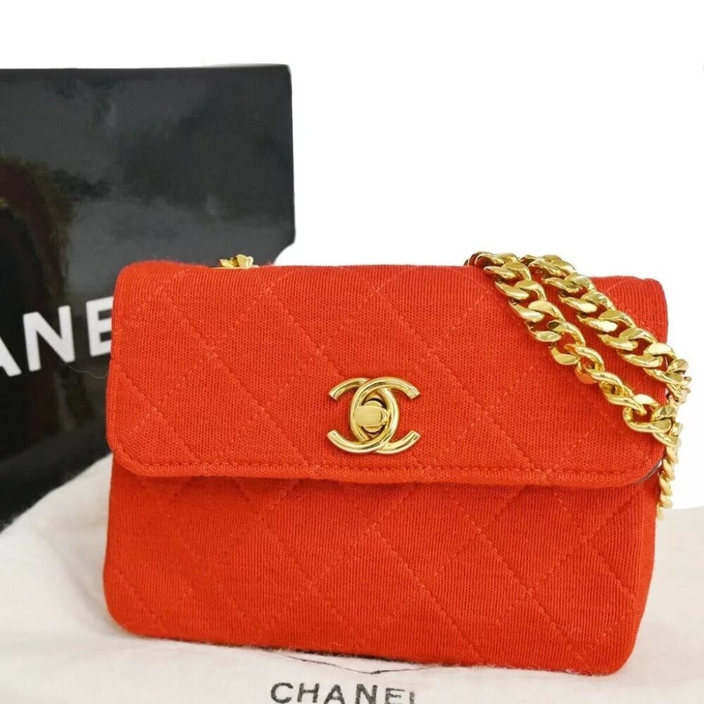 authenticity guaranteed CHANEL CC Logo Mini Matelasse Chain Shoulder Bag - Picture 1 of 16